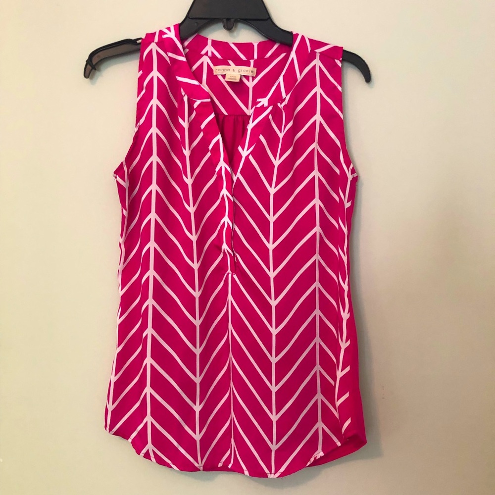 ✨3 for $25✨ Pink and White Sleeveless Top